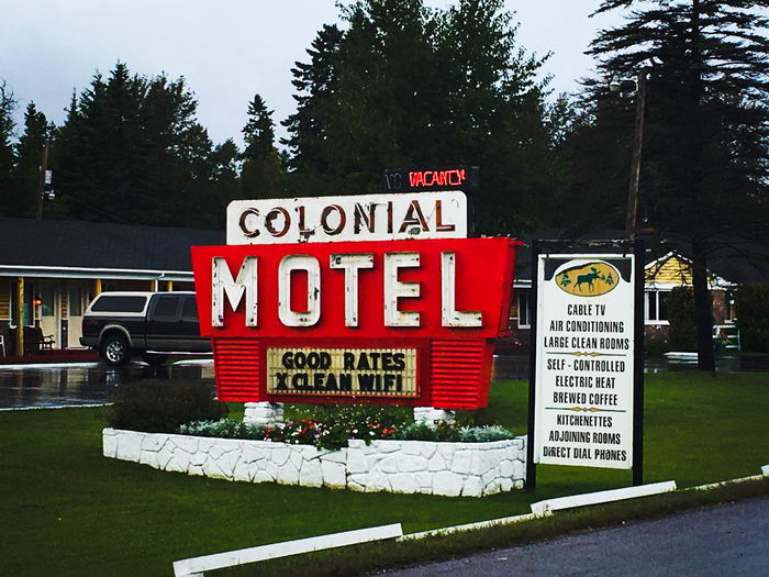 Colonial Motel - 2016 Photo Of Sign